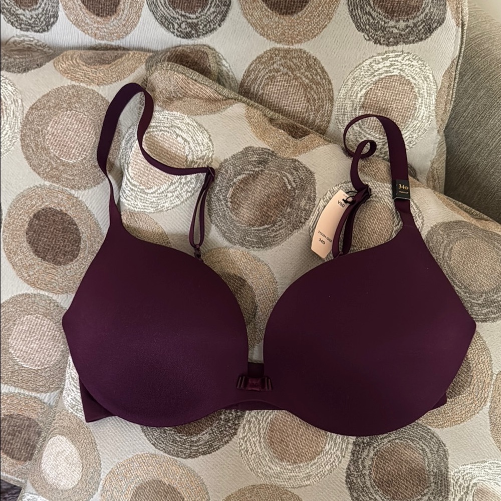 NWT VS Incredible Plunge Push Up Padded Bra Victoria Secret 34D Burgundy Plum